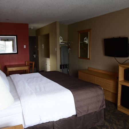 Coast Swift Current Hotel Экстерьер фото