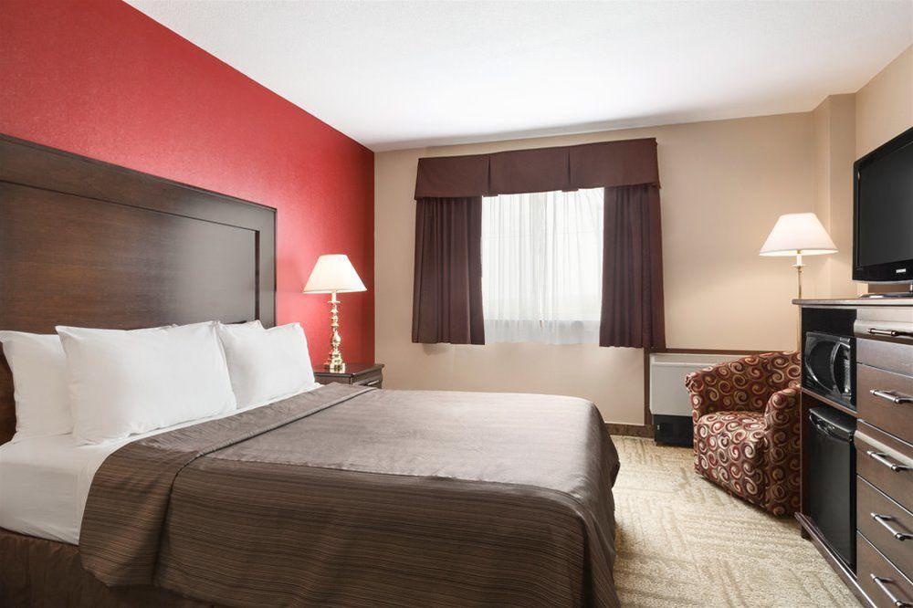 Coast Swift Current Hotel Экстерьер фото