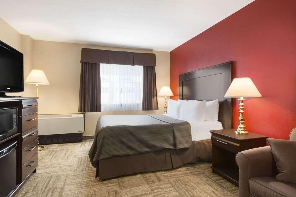 Coast Swift Current Hotel Экстерьер фото