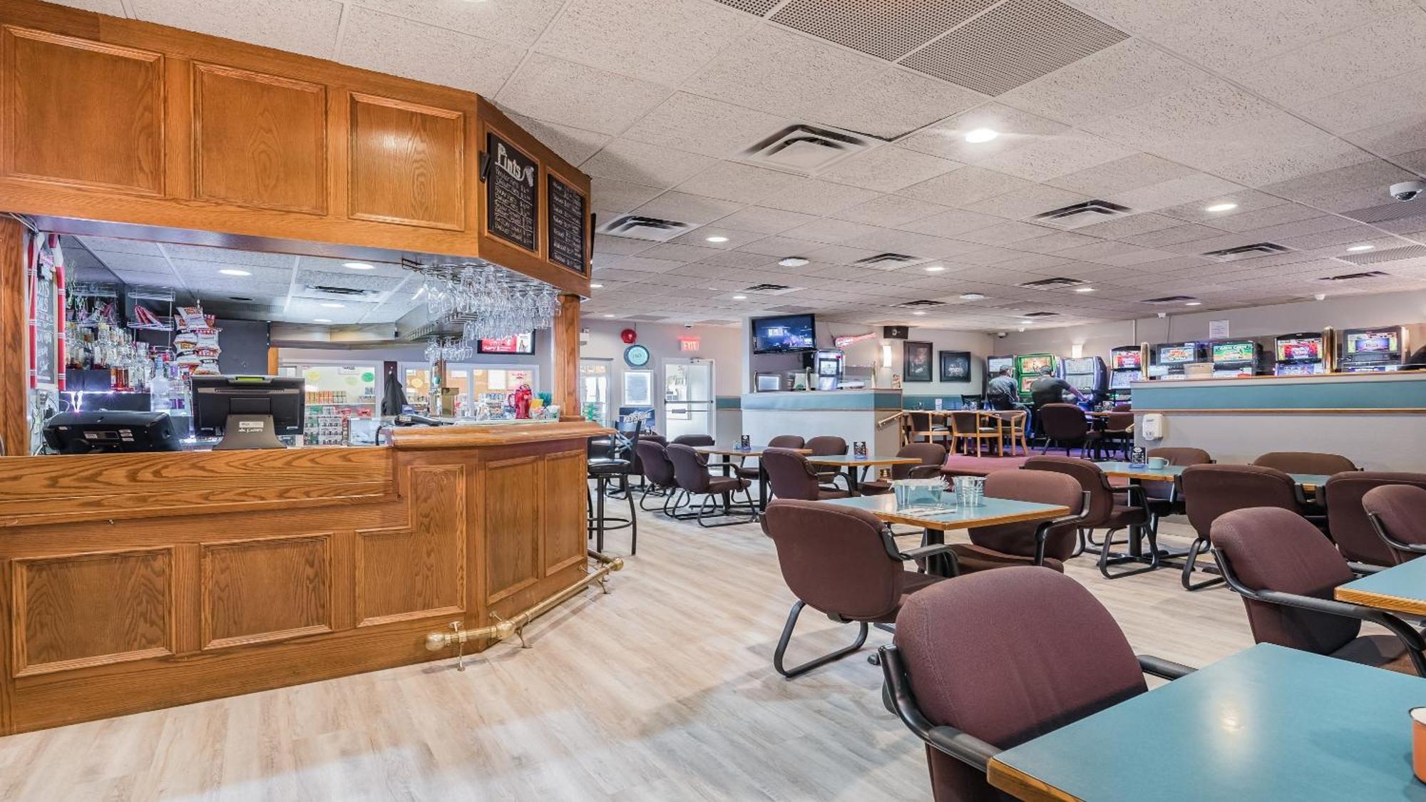 Coast Swift Current Hotel Экстерьер фото
