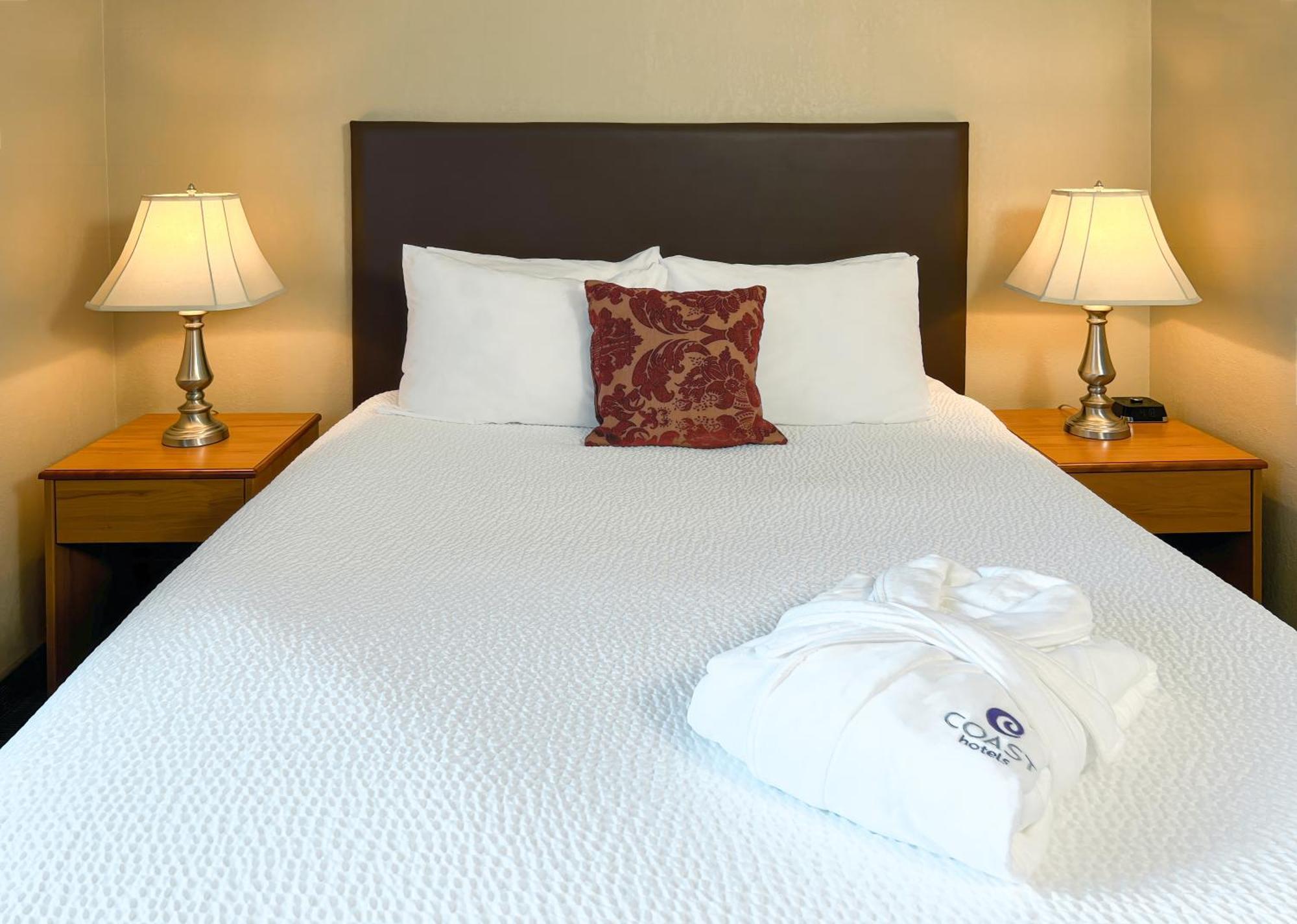 Coast Swift Current Hotel Экстерьер фото