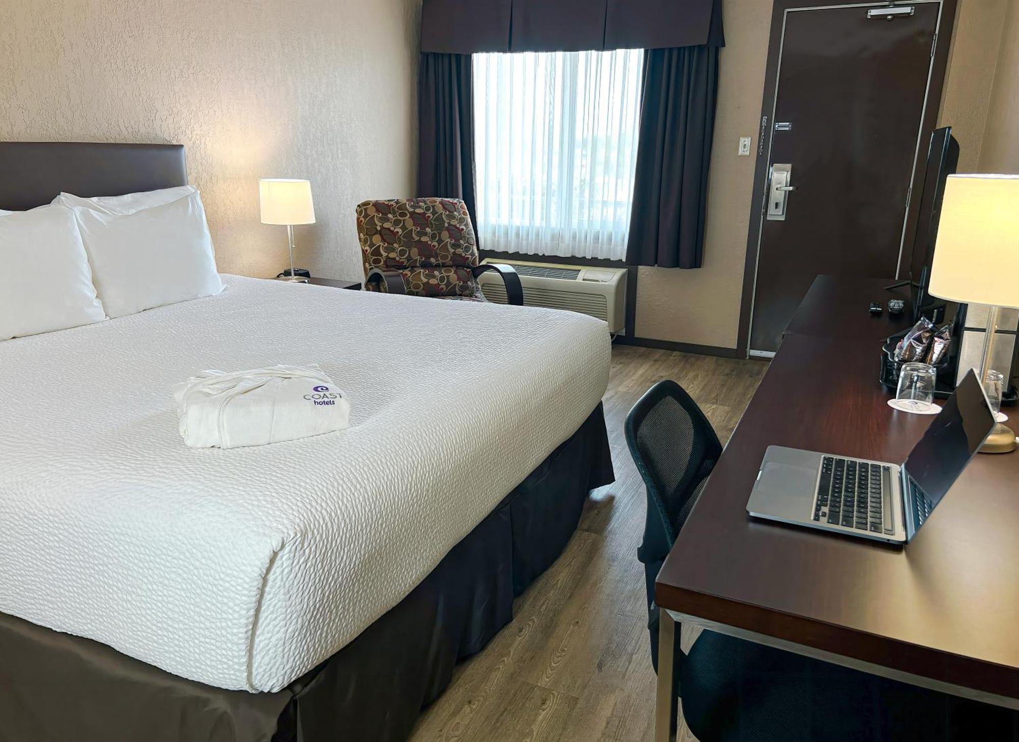 Coast Swift Current Hotel Экстерьер фото