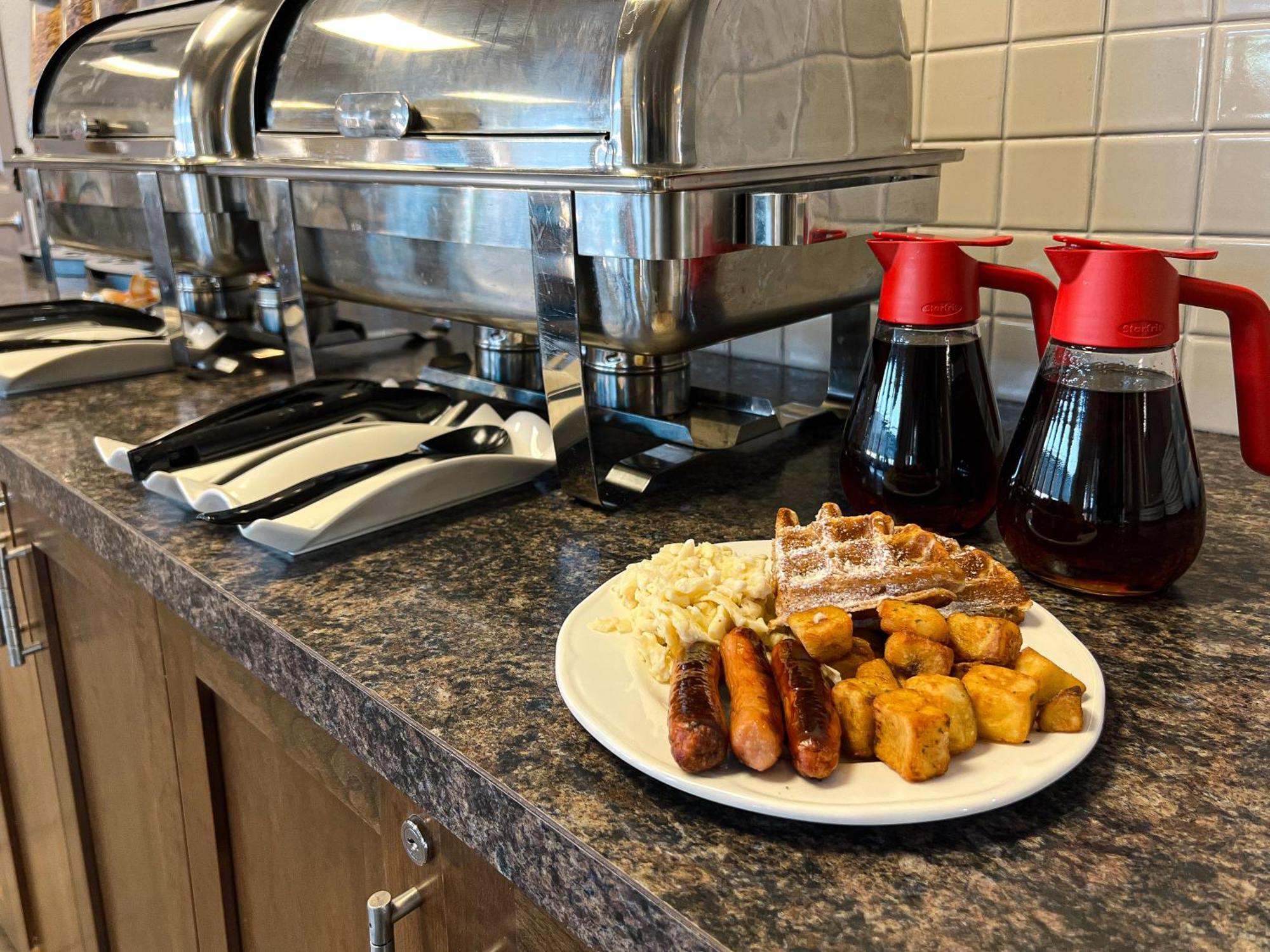 Coast Swift Current Hotel Экстерьер фото
