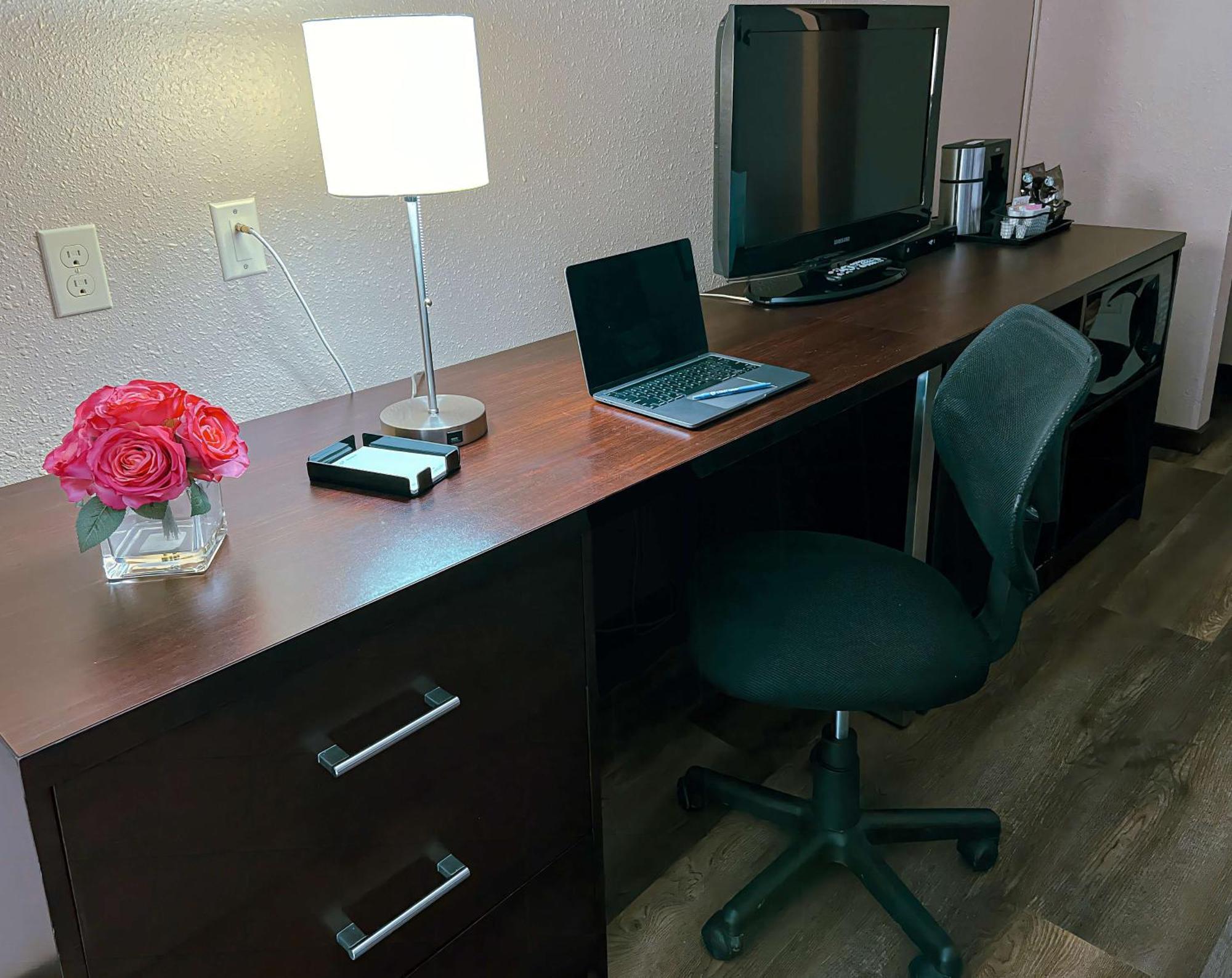 Coast Swift Current Hotel Экстерьер фото